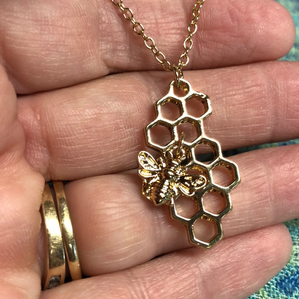I love bees necklace